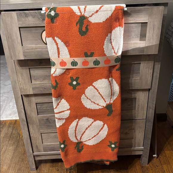 NWT WELCOME PUMPKIN SEASON ORANGE PUMPKIN CHENILLE JACQUARD 50X70 THROW BLANKET - Picture 5 of 11